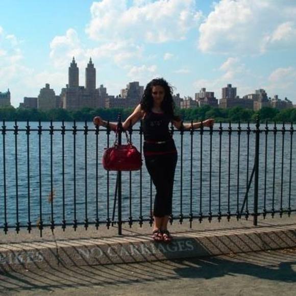 Meet your Posher, Courtney - Picture 1 of 1